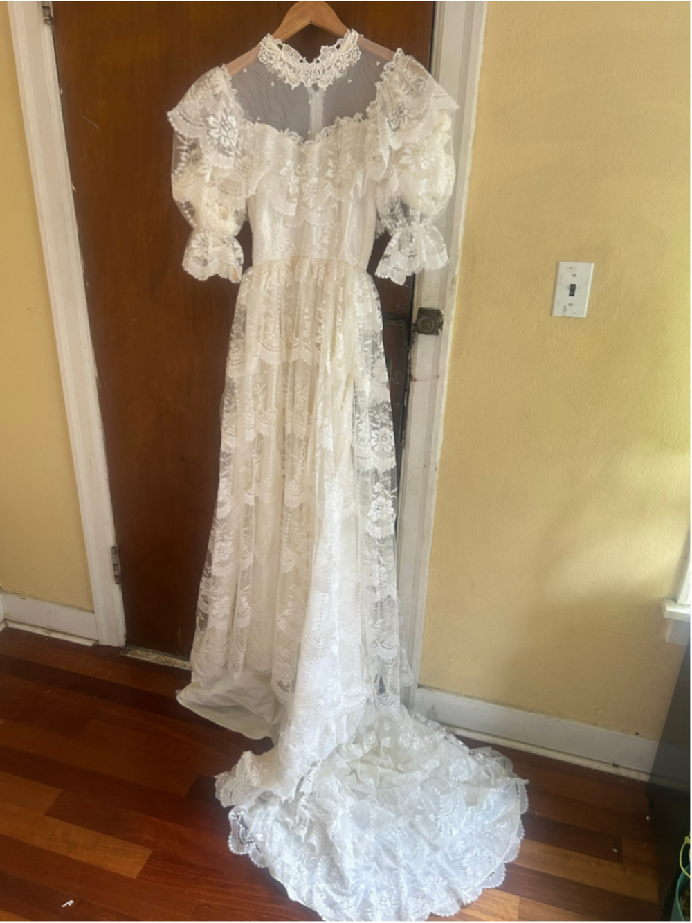 Vintage 70s French Lace Ivory Wedding Dress Ethereal Romantic Sz 9